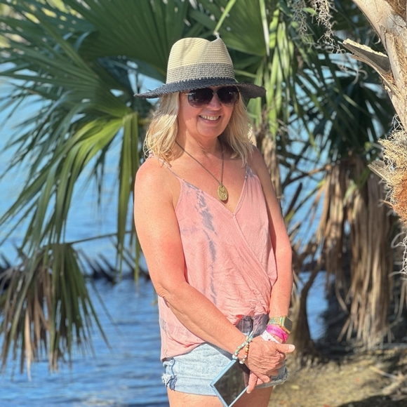 Meet your Posher, Marlene - Picture 2 of 7